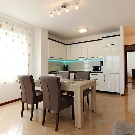 Lana Apartment Marina