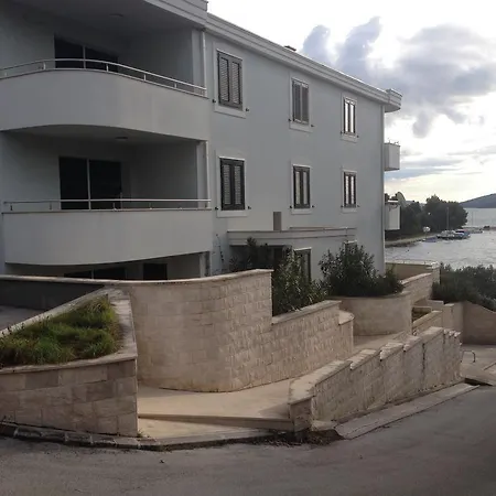 Apartment Lana *