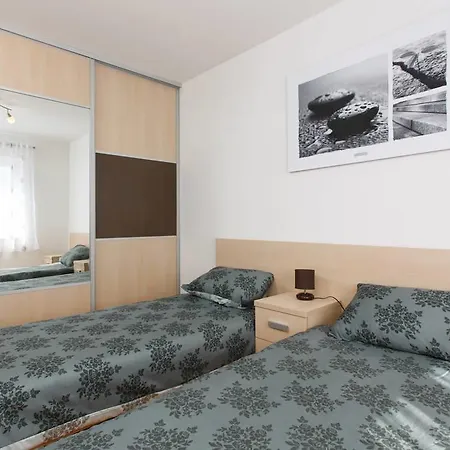 Lana Apartment Marina