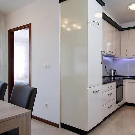 Lana Apartment Marina