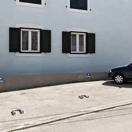 Lana Apartment