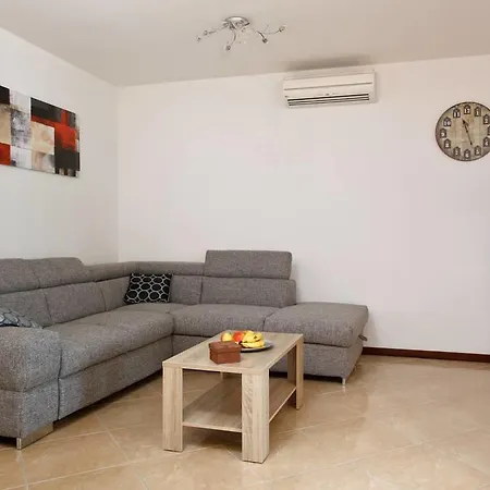 Apartment Lana *